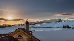 Frei nach dem Motto: Hat der Säntis einen Schal, triff die richtige Wahl! (Bild: Luciano Pau)