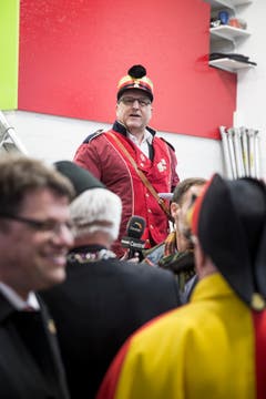 Die Umzugsverantwortlichen des Lozärner Fasnachtskomitees mussten auch Fragen der Medien beantworten.