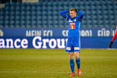 Silvan Sidler, Linker Verteidiger, 4 Es ist erschreckend zu sehen, wie viel langsamer der 20-Jährige als Gegenspieler Khelifi ist. Unsicherer Start, steigert sich aber.(Bild: Martin Meienberger/freshfocus)