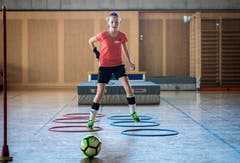 Durch die Reifen, den Blick stets beim Ball. (Bild: Reto Martin)