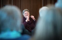 Sie war Ehren-Föbine, bevor sie 1995 Stadträtin wurde: Die bald 75-Jährige Stadtsanktgallerin war erst Primarlehrerin, dann unterrichtete sie an der Mittelschule im Talhof, wo sie später Prorektorin wurde. Nebenamtlich leitete sie die Kellerbühne, übernahm verschiedene Rollen in Theater- und Musicalstücken. Und wurde 1993 in die Ehren-Föbü-Zunft aufgenommen. (Bild: Michel Canonica, 4. Januar, 2015)