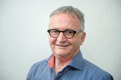 Walter Tobler ist ein Wirt mit Födle. Er jammere nicht, sondern zeige Mut, waren die Ehren-Föbüs 2003 überzeugt. Tobler hatte gerade das «Naz» übernommen, baute den «Bierfalken» um und gründete die die Vereinigung Die Gastwirte. Inzwischen ist er im «Naz» nicht mehr aktiv, der Ehren-Föbü-Titel bleibt Tobler aber. (Bild: Urs Bucher)