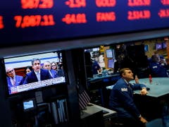 Auch an der New Yorker Börse wird die Anhörung von Michael Cohen mit Interesse verfolgt. (Bild: KEYSTONE/EPA/JUSTIN LANE)