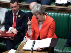 Die britische Premierministerin Theresa May spricht im britischen Unterhaus. Sie fand eine Mehrheit für eine mögliche Verschiebung des Brexit. (Bild: KEYSTONE/AP UK Parliament/JESSICA TAYLOR)