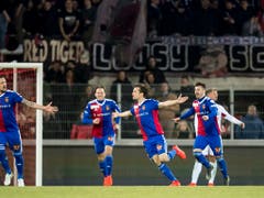 Valentin Stocker bejubelt den ersten seiner beiden Treffer in der Verlängerung (Bild: KEYSTONE/JEAN-CHRISTOPHE BOTT)