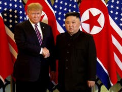 US-Präsident Trump trifft den nordkoreanischen Machthaber Kim zum zweiten Mal persönlich in Hanoi. (Bild: Keystone/AP Host Broadcast/210056+0900)