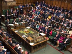 Das britische Unterhaus billigte am Mittwochabend die Pläne von Premierministerin May für eine mögliche Verschiebung des Brexit. Oppositionsführer Corbyn blieb mit seinem Antrag chancenlos. (Bild: KEYSTONE/AP UK Parliament/MARK DUFFY)