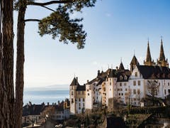 Die Stadt Neuenburg erlebte am Donnerstag mit 18,6 Grad den wärmsten je registrierten Februartag seit Messbeginn vor 155 Jahren. (Bild: KEYSTONE/JEAN-CHRISTOPHE BOTT)