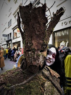 Margrith Imhof-Röthlin schickt uns einen lebendigen Baum.