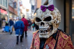 Der Schmutzige Donnerstag in der Stadt Luzern: Farbenfroh, ausgefallen, rüüüdig. (Bild: Philipp Schmidli)