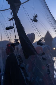 Auch dieses Bild mit dem Stoffhimmel vor dem richtigen Himmel hat uns Leserin Karin Schöpfer geschickt.