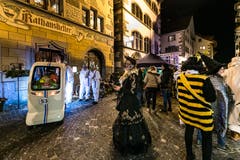 Auch beim Rathauskeller tummeln sich die verschiedenen Gestalten. (Bild: Christian H. Hildebrand, (Zug, 28. Februar 2019))