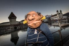 Mit dem Urnkall und der Fritschitagwache beginnt die Fasnacht 2019 in Luzern. (Bild: Pius Amrein, Luzern, 28. Februar 2019)