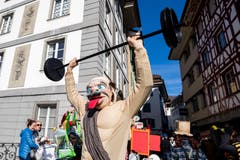 Der Schmutzige Donnerstag in der Stadt Luzern: Farbenfroh, ausgefallen, rüüüdig. (Bild: Philipp Schmidli)