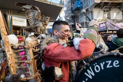 Der Schmutzige Donnerstag in der Stadt Luzern: Farbenfroh, ausgefallen, rüüüdig. (Bild: Philipp Schmidli)