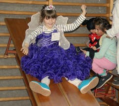 Achtung, ich komme! Eine Prinzessin auf dem Spielparcours. (Bild: Primus Camenzind, 28. Februar 2019)