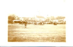 1914 gab es eine Seegfrörni des Sempachersees. Die Aufnahme zeigt ein veritables Eisfest mit viel Volk. (Bild: Stadtarchiv Sempach)