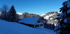 Unterhalb der Ebenalp: ein im Winter verlassenes Haus. (Bild: Klaus Businger)
