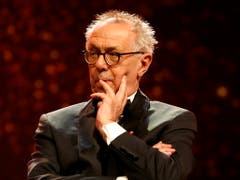 Viel Lob hat Festivaldirektor Dieter Kosslick zur Eröffnung seiner letzten Berlinale bekommen. (Bild: KEYSTONE/EPA/FELIPE TRUEBA)