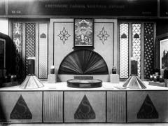 Die Chemische Fabrik vormals Sandoz stellt 1918 den künstlichen Süssstoff Saccharin ins Zentrum ihres Messestandes. (Bild: KEYSTONE/A. TEICHMANN)