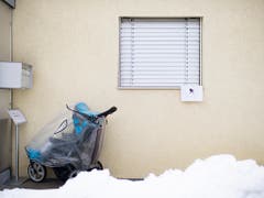 Ein ehemaliger Mitarbeiter steht im Verdacht, in einer St. Galler Kindertagesstätte ein Kleinkind missbraucht zu haben. Die Polizei hat bei dem 33-jährigen Schweizer mutmassliche Kinderpornographie sichergestellt. (KEYSTONE/Gian Ehrenzeller) (Bild: KEYSTONE/GIAN EHRENZELLER)