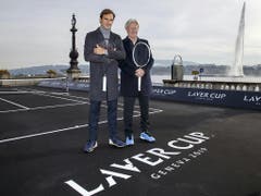 Roger Federer und Björn Borg (Captain Team Europa) lancieren in Genf die dritte Ausgabe des Laver Cups, die im September stattfindet (Bild: Keystone/SALVATORE DI NOLFI)