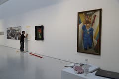 Den Werken von Fernando Botero widmete das Forum Würth bereits einmal eine eigene Ausstellung. In «Von Kopf bis Fuss» ist eines seiner Werke(rechts) ebenfalls präsent.