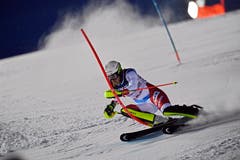Wendy Holdener im Slalom. (Bild: Christian Bruna / EPA)