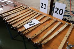 Versteigert wurden zum Beispiel alte Halteseile. (Bild: Boris Bürgisser, Stoos, 9. Februar 2019)