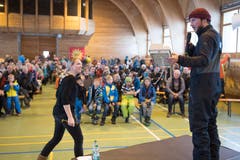 Die Versteigerung war auf rund eine Stunde angesetzt – dauerte aber massiv länger. (Bild: Boris Bürgisser, Stoos, 9. Februar 2019)