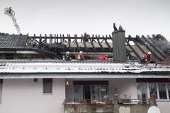 In Ebikon hat ein Dachstock gebrannt. (Bild: Boris Bürgisser/Luzerner Zeitung (Ebikon, 9. Februar 2019))