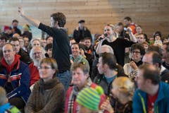 Um einzelne Erinnerungsstücke wurde hart gefeilscht. (Bild: Boris Bürgisser, Stoos, 9. Februar 2019)