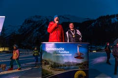 Auch der Engelberger Tourismusdirektor Frederic Füssenich gratulierte Fabian Bösch. (Bild: Roger Grütter, Engelberg, 9.Februar 2019)