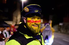 Diesen fröhlichen Pöschtler hat unser Leser Philippe Steiger beim Eintrommeln an der Fasnacht in Gurtnellen angetroffen.