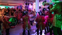 In der Lichtensteiger Kalberhalle ging das bunte Treiben des Städtli-Monsters weiter. (Bild: Sascha Erni, 28. Februar 2019)