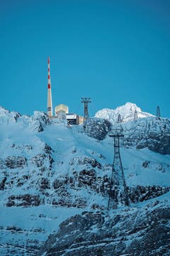 Im Vordergrund: Die erste, beschädigte Stütze der Säntis-Schwebebahn. (Bild: Benjamin Manser)