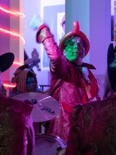 In der Lichtensteiger Kalberhalle ging das bunte Treiben des Städtli-Monsters weiter. (Bild: Sascha Erni, 28. Februar 2019)