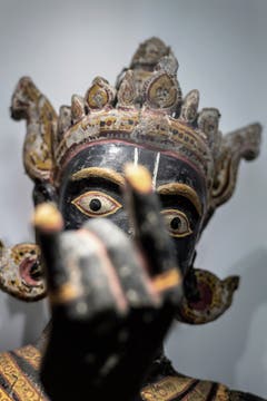 Flötenspielender Krishna (Indien, Andhra Pradesh, 19. oder frühes 20. Jahrhundert).