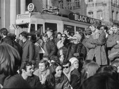 Grosser Andrang in der Berner Innenstadt. (Bild: Keystone/STR)
