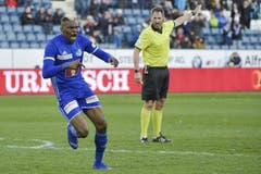 Blessing Eleke (Note 5.5): Er ist der auffälligste Spieler auf dem Platz. Neben seinem Tor zum 3:0 erzielt er noch einen Treffer aus Abseitsposition und hat einen Lattenschuss. Kann Bälle halten. (Bild: Madeleine Duquenne/freshfocus, Luzern, 10. März 2019)