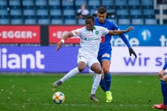Der Luzerner Lucas Alves (hinten) setzt Dereck Kutesa unter Druck. (Bild: Martin Meienberger/freshfocus, Luzern, 10. März 2019)