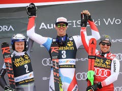 Kristoffersen (links) und Hirscher (rechts) lassen den Grössten hochjubeln (Bild: KEYSTONE/AP/MARCO TROVATI)