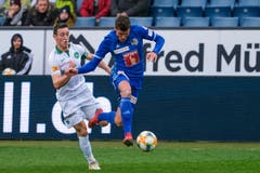 Der FC Luzern war heute entschlossener als der Gast aus der Ostschweiz. Hier ist Pascal Schürpf einen Schritt voraus. (Bild: Martin Meienberger/freshfocus, Luzern, 10. März 2019)