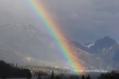 Die sanften Farben des Regenbogens tun der Seele gut. Nach kurzem Regen leuchteten die Farben umso intensiver. (Bild: Georgette-M. Baumgartner-Krieg, Luzern Hirtenhof, 10. März 2019)