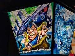 Den Niedergang grosser Messen thematisieren verschiedene Cliquen. Hier wird mit sinkendem Schiff auf die Muba alias Mustermesse angespielt, die kürzlich für immer ihre Tore schloss. (Bild: KEYSTONE/GEORGIOS KEFALAS)