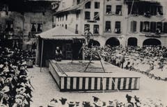Friedrich Knie 1909 in Thun auf dem Tanzseil. (Bild: PD/Archiv Circus Knie)