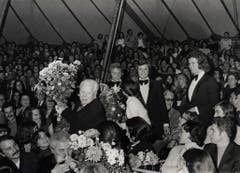 Vevey 1992: Die sechste Generation der Knies mit Charles Chaplin. (Bild: PD/Archiv Circus Knie)