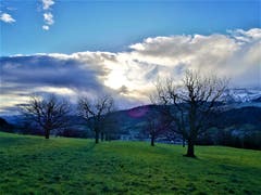 Sonnen- und Wolkenspektakel heute Morgen über dem Himmel von Malters. (Bild: Urs Gutfleisch, Malters, 13. März 2019)