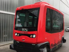 Die Stadtberner Verkehrsbetriebe Bernmobil testen derzeit auf ihrem Firmengelände einen selbstfahrenden Kleinbus. (Bild: Therese Hänni)