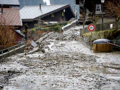 Erdrutsch mitten durchs Dorf Champéry VS am 22. Januar 2018. Insgesamt entstanden 2018 in der Schweiz Unwetterschäden in der Höhe von 200 Millionen Franken. (Bild: KEYSTONE/JEAN-CHRISTOPHE BOTT)